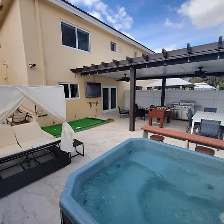 Boutique Style House, Mini Golf Bbq Hot-Tub Ev-Charger Foosball